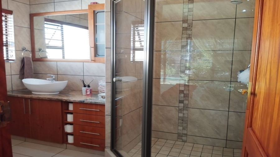 3 Bedroom Property for Sale in Van Der Hoff Park North West